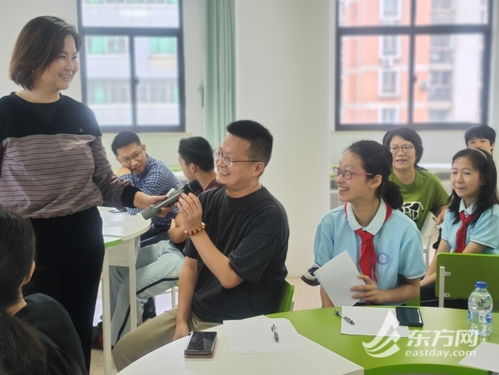 家校攜手，共育未來 記盧灣中學(xué)“繪家史·親子溝通”家庭教育開放日活動